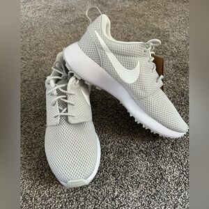 Nike Men’s Roshe G Next Nature Golf Shoes
Size M5/W6.5 NWT